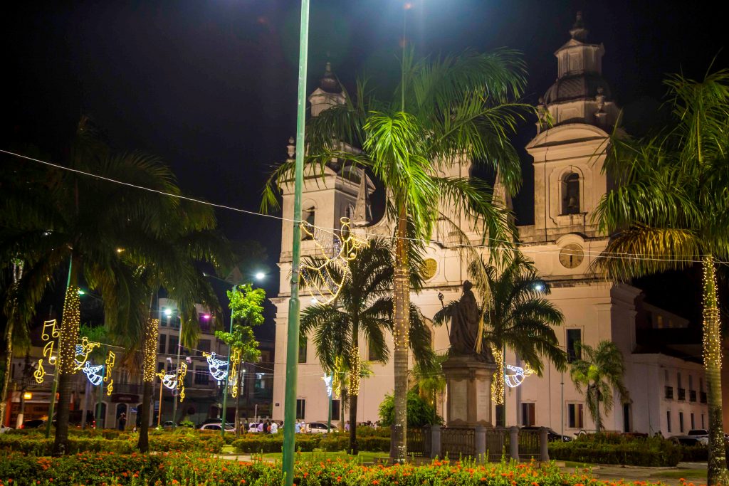 Praça Frei Caetano Brandão e Igreja da Sé são palco da ação social promovida pela Arquidiocedse de Belém. Foto: Marcos Barbosa - Comus