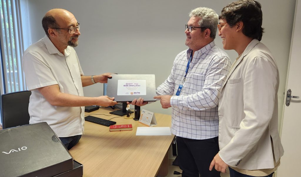 A Secretaria Municipal de Controle e Transparência (Secont) recebeu da Companhia de Tecnologia da Informação de Belém (Cinbesa) o empréstimo de três laptops para auxiliar o Comitê Executivo Municipal da COP-30.
